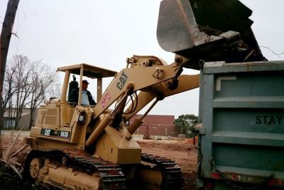 loading dump truck         photo credit:  (FAR-pic)