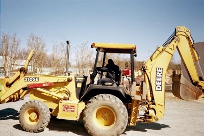 John Deere Loader/Backhoe        photo credit:  (FAR-pic)