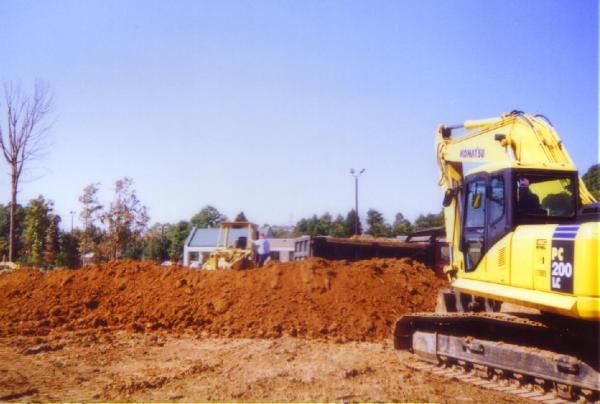 EQUIPMENT AT JOBSITE        photo credit:  (FAR-pic)